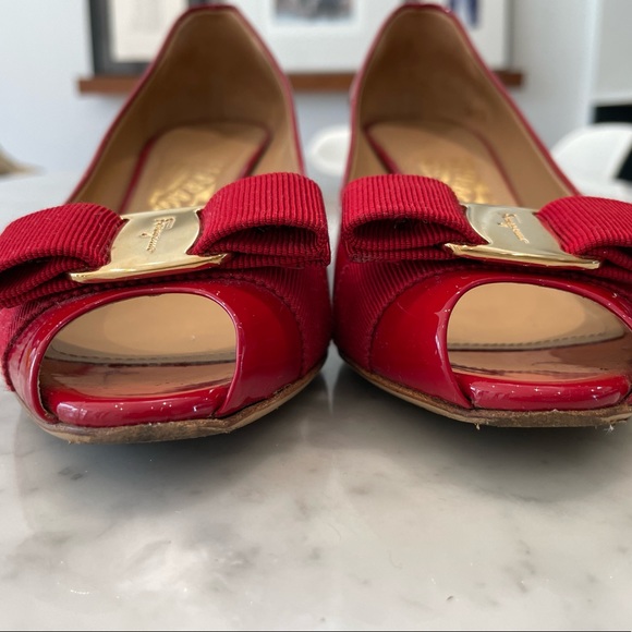 Salvatore Ferragamo Blue Patent Leather Vara Bow Wedge Peep Toe Pumps Size - Picture 7 of 8